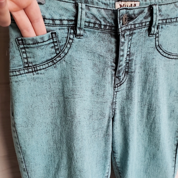 MUDD Turquoise Acid-Wash Frayed Hem Skater Bermuda Shorts - Picture 4 of 14